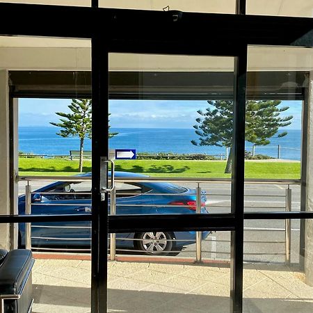 Ocean Beach Hotel Perth Bagian luar foto